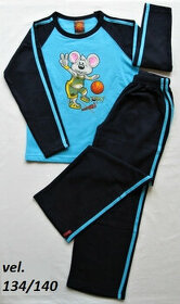 Tepláková souprava, nebo velmi teplé pyžamo Basketbal