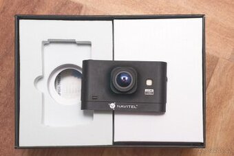 Autokamera NAVITEL R400 DVR, kompletní balení
