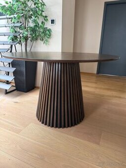 Kulatý jídelní stůl 120cm