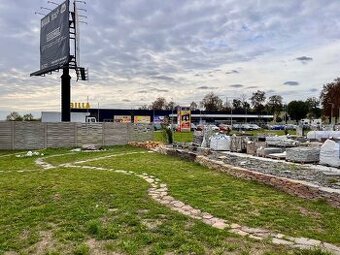 Nabídka plochy pro výstavní tiny house/mobilní dům ,Slavkov