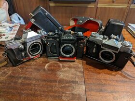Staré fotoaparáty + příslušenství - 1