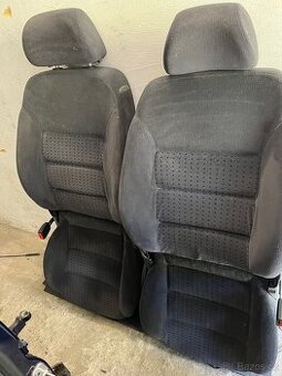 Sada sedaček s airbagy a výhřevnem