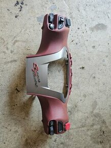 Přední plast kolem budíku Piaggio beverly