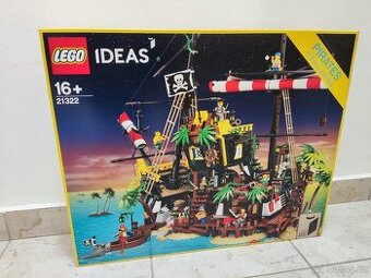 LEGO Ideas 21322 Zátoka pirátů z lodě Barakuda