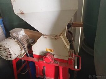 Koupím sita k tomuto srotovniku