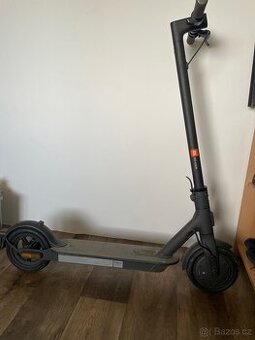 Elektrická koloběžka Xiaomi Mi Electric Scooter Essential