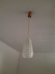 4 různá stropní svítidla