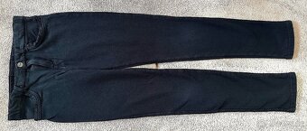 Dětské kalhoty zn. Mayoral vel. 9 (134 cm)