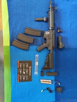 Airsoft puška M4 plus kolimátor TO552
