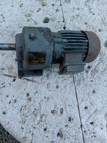 Elektromotor s převodovkou č.1