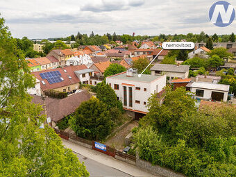 Kostelec nad Černými lesy, rodinný dům se zahradou
