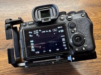 Sony a7 iv + Samyang 35-150mm f2-2.8
