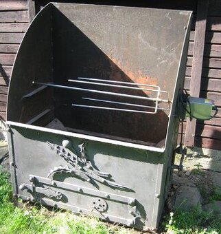 Prodám větší kovaný gril