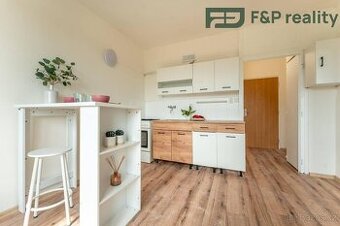 Světlý byt 2+kk s novou kuchyní v klidné části Sokolova