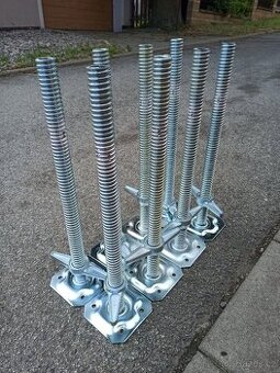 Nohy stavitelné k lešení