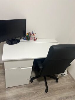 Prodám psací stůl