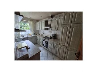 Venkovská vestavěná kuchyně se spotřebiči,5576