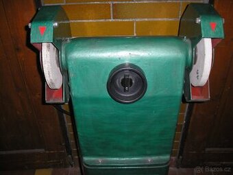 Dvojkotoučová stojanová bruska