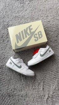 Nike SB Dunk Low Supreme 94 Metallic Silver