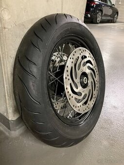 Triumph Bonneville Bobber 2022 kompletní přední kolo