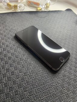 Iphone 8 - Černý , 64 GB