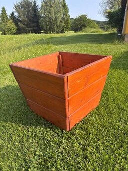 Dřevěné masivní truhlíky