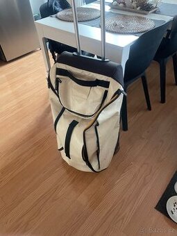 Koupím tento kufr na kolečkách