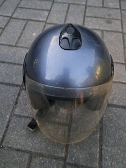 Otevřená přilba na skútr