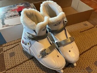 Dívčí lední brusle