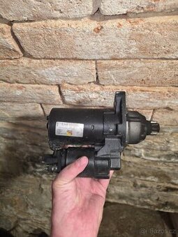 Prodám zánovní startér BOSCH ze Škody Octavie 2 RS