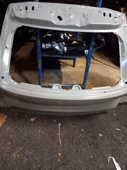 Škoda octavia 4 dveře kombi 5E7 827 159