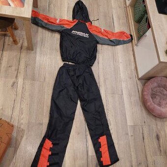 Nepromokavá bunda a kalhoty