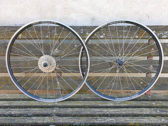 Zapletená trekingová kola, Deore, 28", rychloupínáky