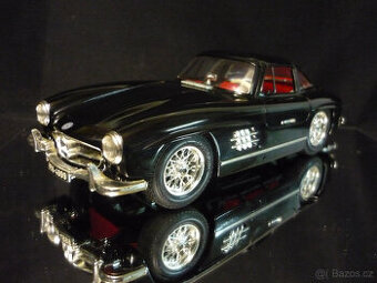 Mercedes Benz 300 SL černý Bburago 1/18