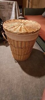 Proutěný koš na prádlo