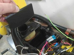 ČZ 125/488 (175/487) - záslepka filtr box baterka