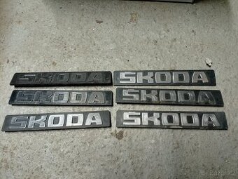 Škoda 105L 120L 130L nápis na masku
