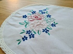 Vyšívané ubrusy, prostírání