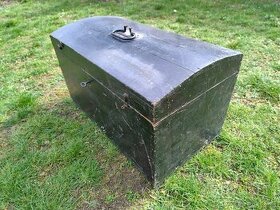 Vojenská dřevěná truhla / kufr