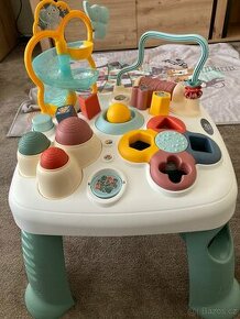 Hrací multifunkční stolek Little Smoby