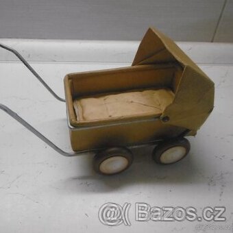 RETRO HRAČKA KOČÁREK DUBENA