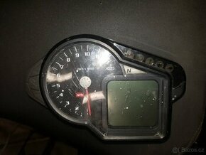 Predam budiky na aprilia rsv 1000r - 1