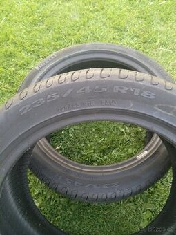 235/45 R18