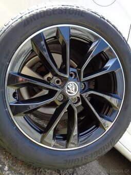 škoda karoq 4x4 r18 nová alu kola 5x112 černá