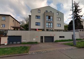 Pronájem garážového stání - Plzeňská (u zas. Hlušičkova)