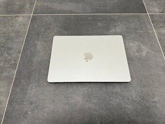 ZÁNOVNÍ APPLE MACBOOK AIR 13.6” M3/256GB/8GB/BATERIE 100%