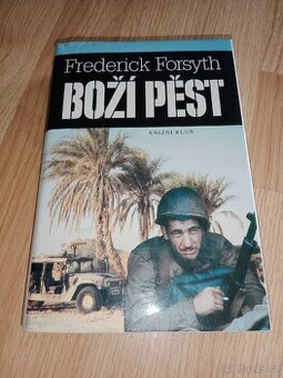 Kniha. Boží pěst.