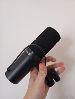 Shure SM7B v původní krabici s příslušenstvím