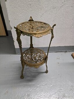 KRASNA STAROŽITNÝ MOSAZNY KVĚTINOVÝ STOLEK