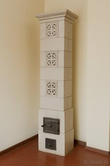 Starožitná volně stojící kachlová kamna